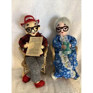 Vintage Stuart Inc. Retired Dolls In Wicker Chairs Set Handmade Old Couple NICE